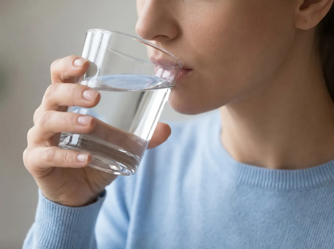 Дефицит воды: как понять, что вы пьете недостаточно (и чем это опасно)