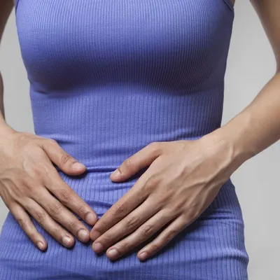 Почему болит внизу живота: причины и лечение