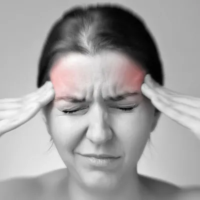 Почему болит голова: возможные причины