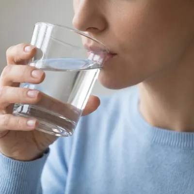 Дефицит воды: как понять, что вы пьете недостаточно (и чем это опасно)
